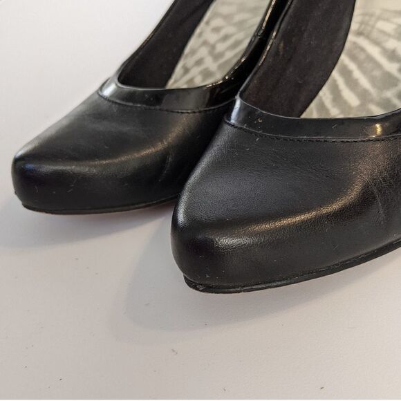 CLARKS Cushion soft black leather heels size 7 US @s4 - Picture 6 of 13